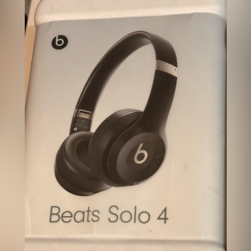 Beats Solo 4- Matte Black
